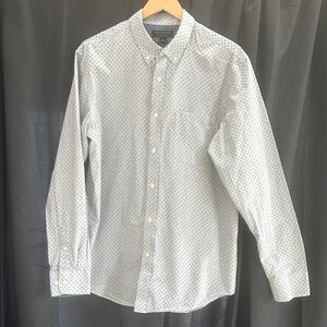 Banana Republic Men's White and Black Patterned Shirt